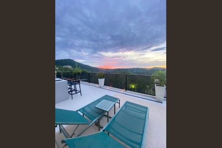 Casa à venda com 303m², 4 quartos e 9 vagas