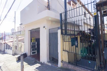 Casa para alugar com 250m², 2 quartos e sem vaga Casa para alugar com 250m², 2 quartos e sem vagaFachada