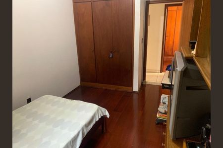 Casa à venda com 304m², 3 quartos e 3 vagas Casa à venda com 304m², 3 quartos e 3 vagasQuarto