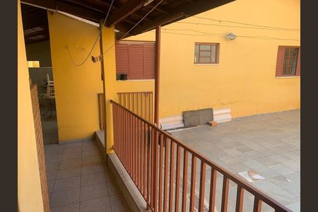 Casa à venda com 304m², 3 quartos e 3 vagas Casa à venda com 304m², 3 quartos e 3 vagasVaranda