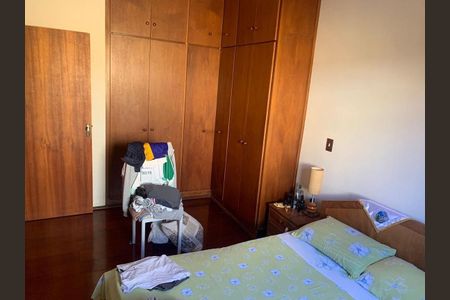 Casa à venda com 304m², 3 quartos e 3 vagas Casa à venda com 304m², 3 quartos e 3 vagasQuarto