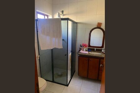 Casa à venda com 304m², 3 quartos e 3 vagas Casa à venda com 304m², 3 quartos e 3 vagasBanheiro