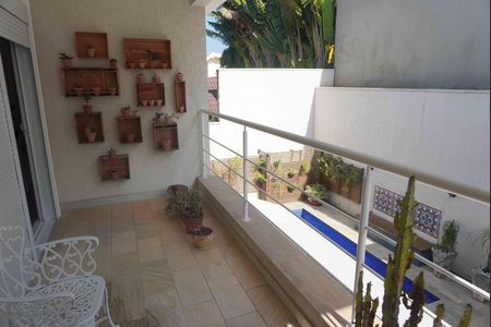 Casa de condomínio à venda com 401m², 4 quartos e 4 vagasSacada