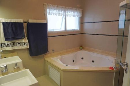 Casa de condomínio à venda com 401m², 4 quartos e 4 vagasBanheiro da Suíte 4