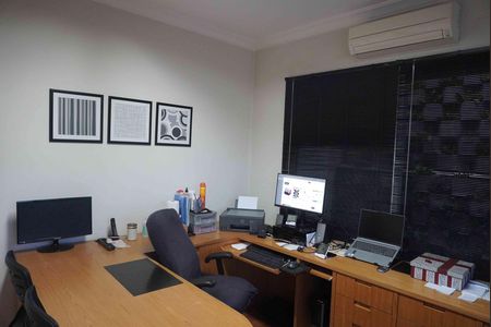 Casa de condomínio à venda com 401m², 4 quartos e 4 vagasEscritório