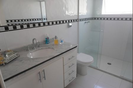 Casa de condomínio à venda com 401m², 4 quartos e 4 vagasBanheiro da Suíte 1