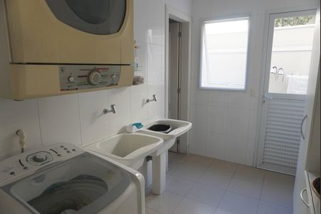 Casa de condomínio à venda com 401m², 4 quartos e 4 vagasÁrea de Serviço