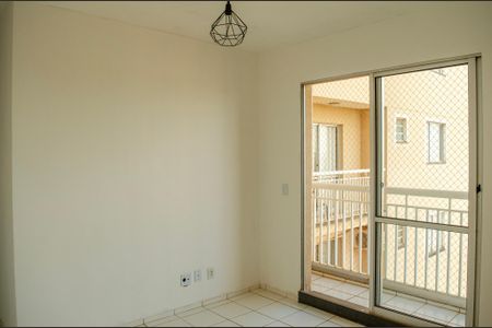 Sala de apartamento para alugar com 3 quartos, 72m² em Setor Goiânia 2, Goiânia
