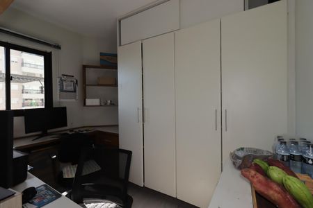 Apartamento à venda com 150m², 3 quartos e 2 vagasEscritório