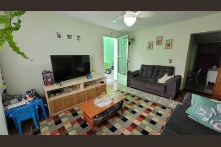 Casa à venda com 4 quartos, 178m² em Parque Maria Domitila, São Paulo