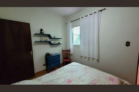 Casa à venda com 4 quartos, 178m² em Parque Maria Domitila, São Paulo