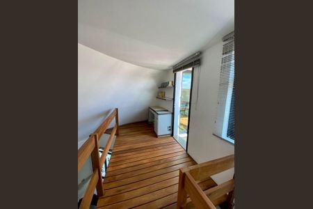 Casa à venda com 4 quartos, 585m² em Vila Santo Estefano, São Paulo