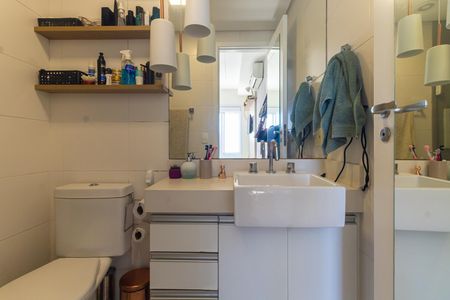 Apartamento à venda com 65m², 2 quartos e 1 vaga Apartamento à venda com 65m², 2 quartos e 1 vagaBanheiro da Suíte