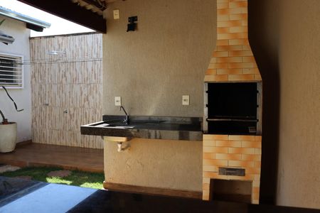 Casa para alugar com 100m², 4 quartos e 2 vagasÁrea comum - Churrasqueira