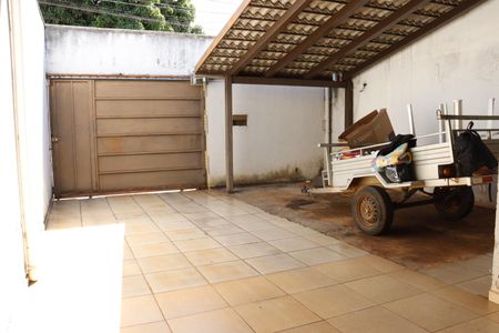 Garagem de casa para alugar com 4 quartos, 100m² em Parque das Paineiras (1,2,3 E 4 Etapa), Goiânia