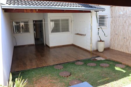 Casa para alugar com 100m², 4 quartos e 2 vagasÁrea externa - Churrasqueira