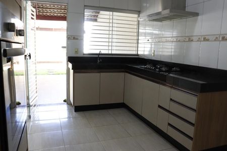Cozinha de casa para alugar com 4 quartos, 100m² em Parque das Paineiras (1,2,3 E 4 Etapa), Goiânia