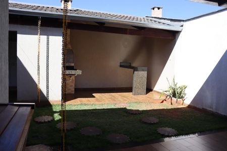 Casa para alugar com 100m², 4 quartos e 2 vagasÁrea externa
