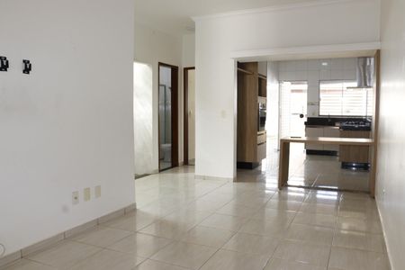 Casa para alugar com 100m², 4 quartos e 2 vagasSala / Cozinha