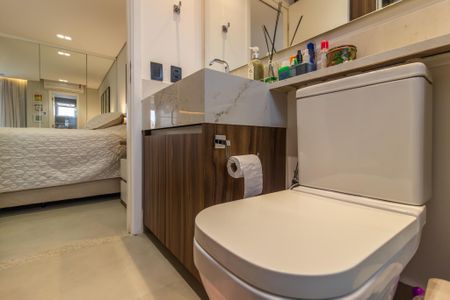 Banheiro de kitnet/studio à venda com 1 quarto, 37m² em Vila Madalena, São Paulo