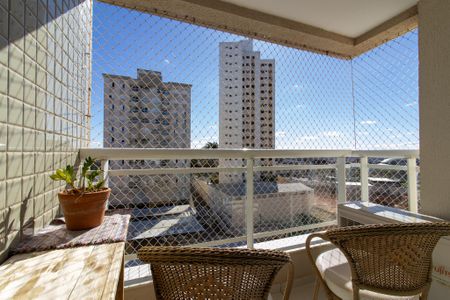 Apartamento à venda com 79m², 3 quartos e 3 vagas Apartamento à venda com 79m², 3 quartos e 3 vagasVaranda