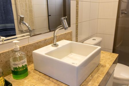 Banheiro Social de apartamento à venda com 3 quartos, 79m² em Vila Brandina, Campinas