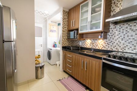 Cozinha de apartamento à venda com 3 quartos, 79m² em Vila Brandina, Campinas