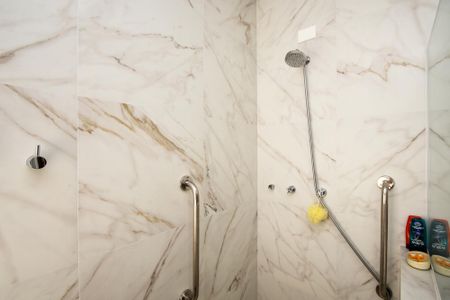 banheiro quarto 5 de casa à venda com 5 quartos, 400m² em Sumaré, São Paulo