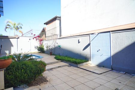Pátio  de casa para alugar com 4 quartos, 400m² em Medianeira, Porto Alegre