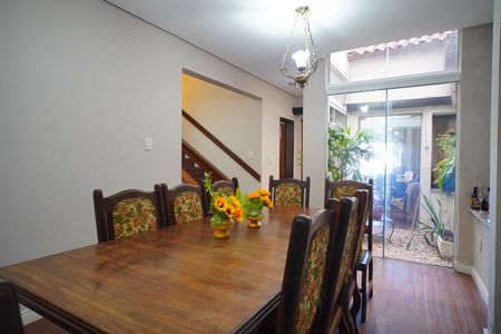 Sala de casa para alugar com 4 quartos, 400m² em Medianeira, Porto Alegre