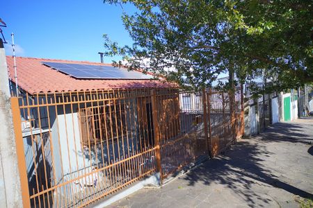 Fachada  de casa para alugar com 4 quartos, 400m² em Medianeira, Porto Alegre