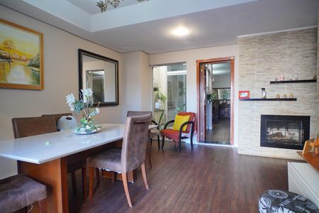 Sala de casa à venda com 4 quartos, 400m² em Medianeira, Porto Alegre