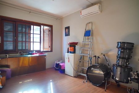 Quarto 3 de casa para alugar com 4 quartos, 400m² em Medianeira, Porto Alegre