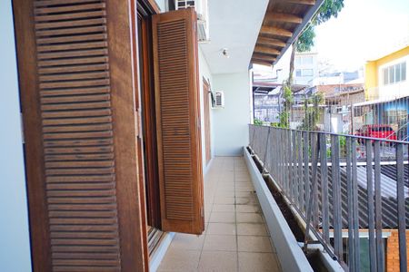 Varanda  de casa para alugar com 4 quartos, 400m² em Medianeira, Porto Alegre