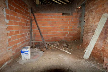 Casa à venda com 2m², 2 quartos e 4 vagas Casa à venda com 2m², 2 quartos e 4 vagasÁrea de construção que precisa finalizar