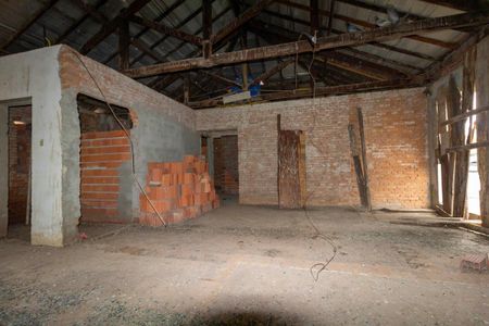 Casa à venda com 2m², 2 quartos e 4 vagas Casa à venda com 2m², 2 quartos e 4 vagasÁrea de construção que precisa finalizar
