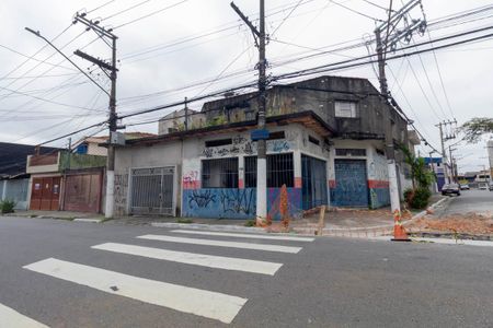 Casa à venda com 2m², 2 quartos e 4 vagas Casa à venda com 2m², 2 quartos e 4 vagasFachada
