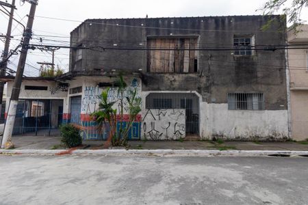 Casa à venda com 2m², 2 quartos e 4 vagas Casa à venda com 2m², 2 quartos e 4 vagasFachada