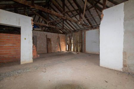 Casa à venda com 2m², 2 quartos e 4 vagas Casa à venda com 2m², 2 quartos e 4 vagasÁrea de construção que precisa finalizar