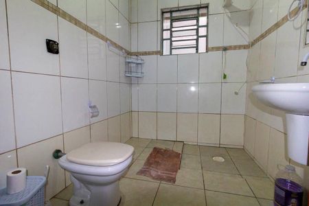 Casa à venda com 2m², 2 quartos e 4 vagas Casa à venda com 2m², 2 quartos e 4 vagasBanheiro