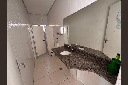 Apartamento para alugar com 46m², 2 quartos e 1 vaga Apartamento para alugar com 46m², 2 quartos e 1 vagaBanheiro