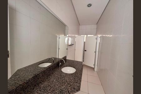 Banheiro de apartamento para alugar com 2 quartos, 46m² em Vila Santo Antonio do Portao, Cotia