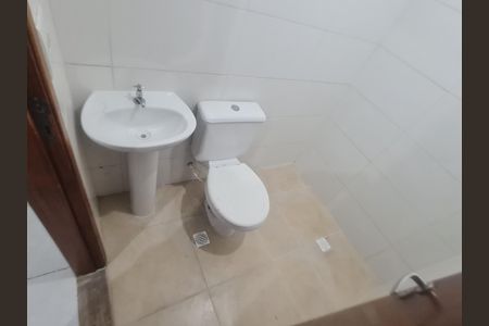 Banheiro de kitnet/studio para alugar com 1 quarto, 48m² em Jardim Rosana, Guarulhos