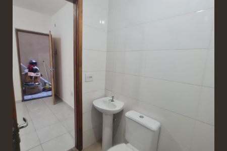 Banheiro de kitnet/studio para alugar com 1 quarto, 48m² em Jardim Rosana, Guarulhos