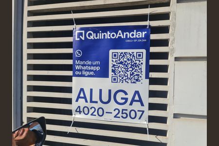 Fachada do imóvel com placa QuintoAndar de kitnet/studio para alugar com 1 quarto, 48m² em Jardim Rosana, Guarulhos