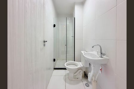 Banheiro de apartamento para alugar com 2 quartos, 32m² em Jardim Caravelas, São Paulo