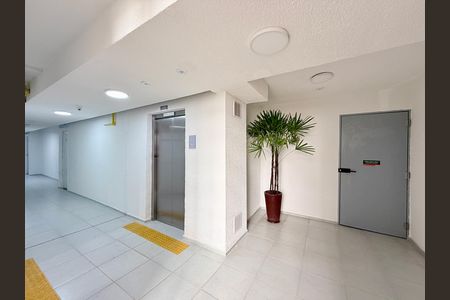 Hall Bloco de apartamento para alugar com 2 quartos, 32m² em Jardim Caravelas, São Paulo