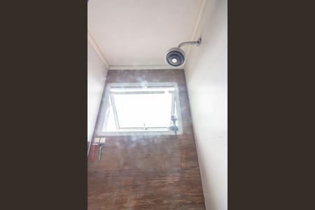 Banheiro de apartamento para alugar com 2 quartos, 48m² em Quitaúna, Osasco