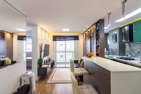 Sala  de apartamento para alugar com 2 quartos, 48m² em Quitaúna, Osasco