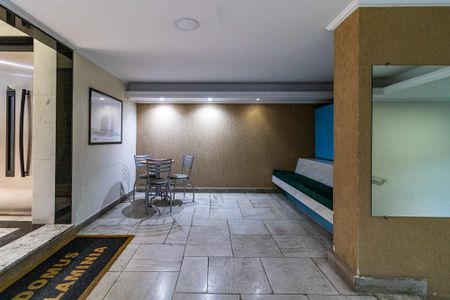 Apartamento à venda com 76m², 2 quartos e sem vaga Apartamento à venda com 76m², 2 quartos e sem vagaHall